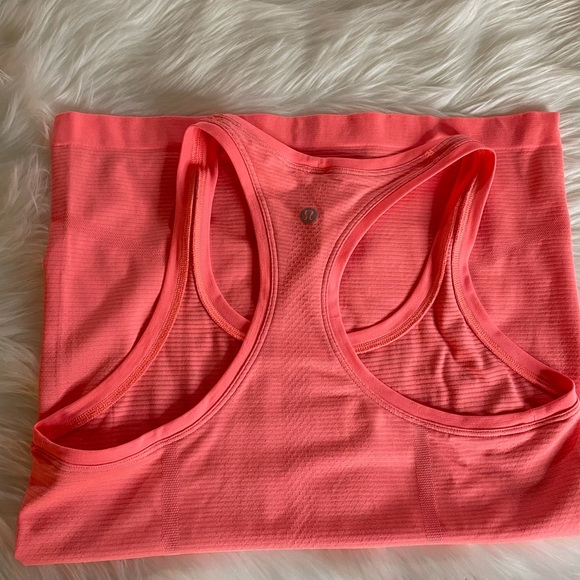 Lululemon swiftly tech racerback tank size 6 - Picture 3 of 7